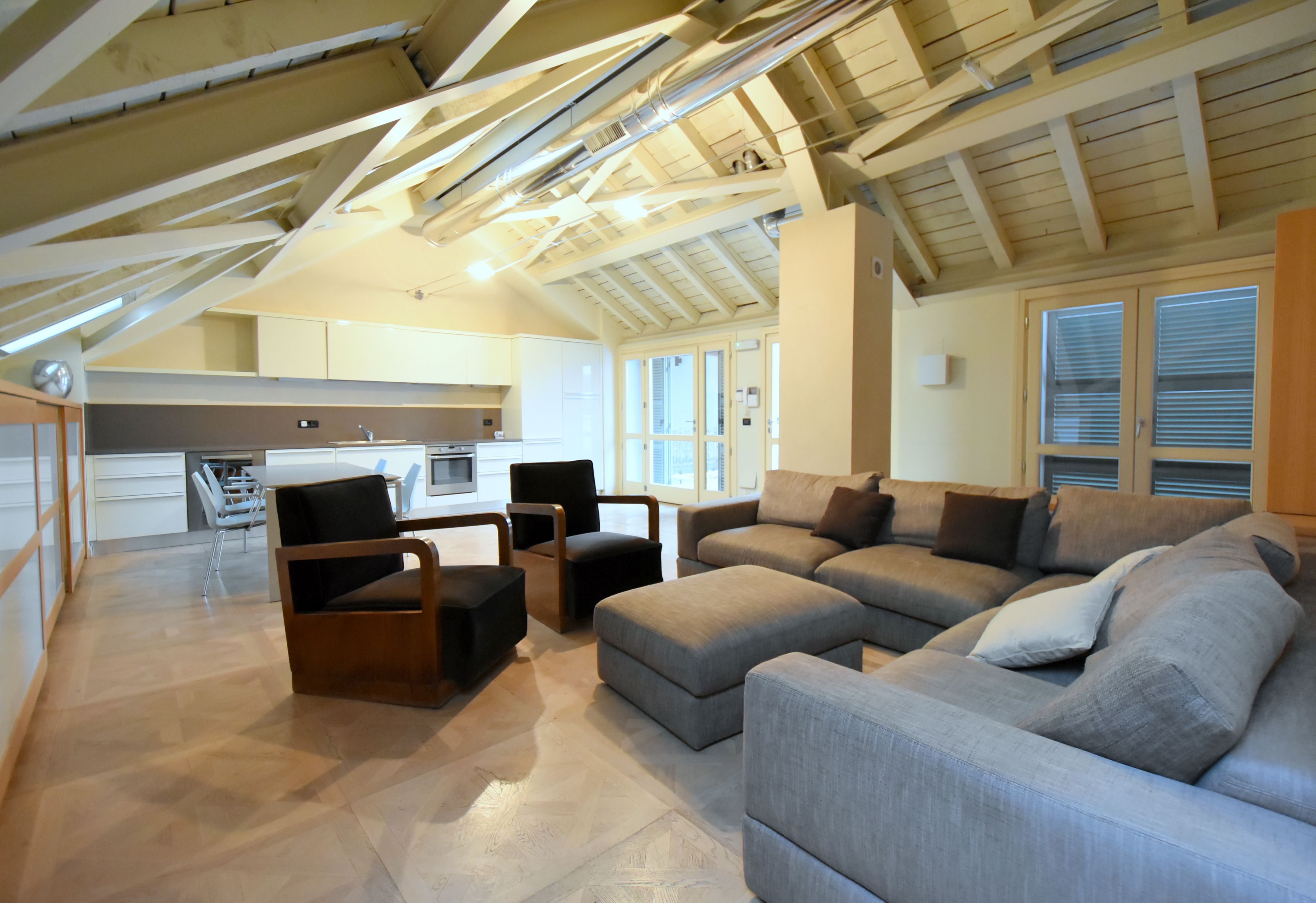 Penthouse de inchiriat - zona Centrala — fotografia 1