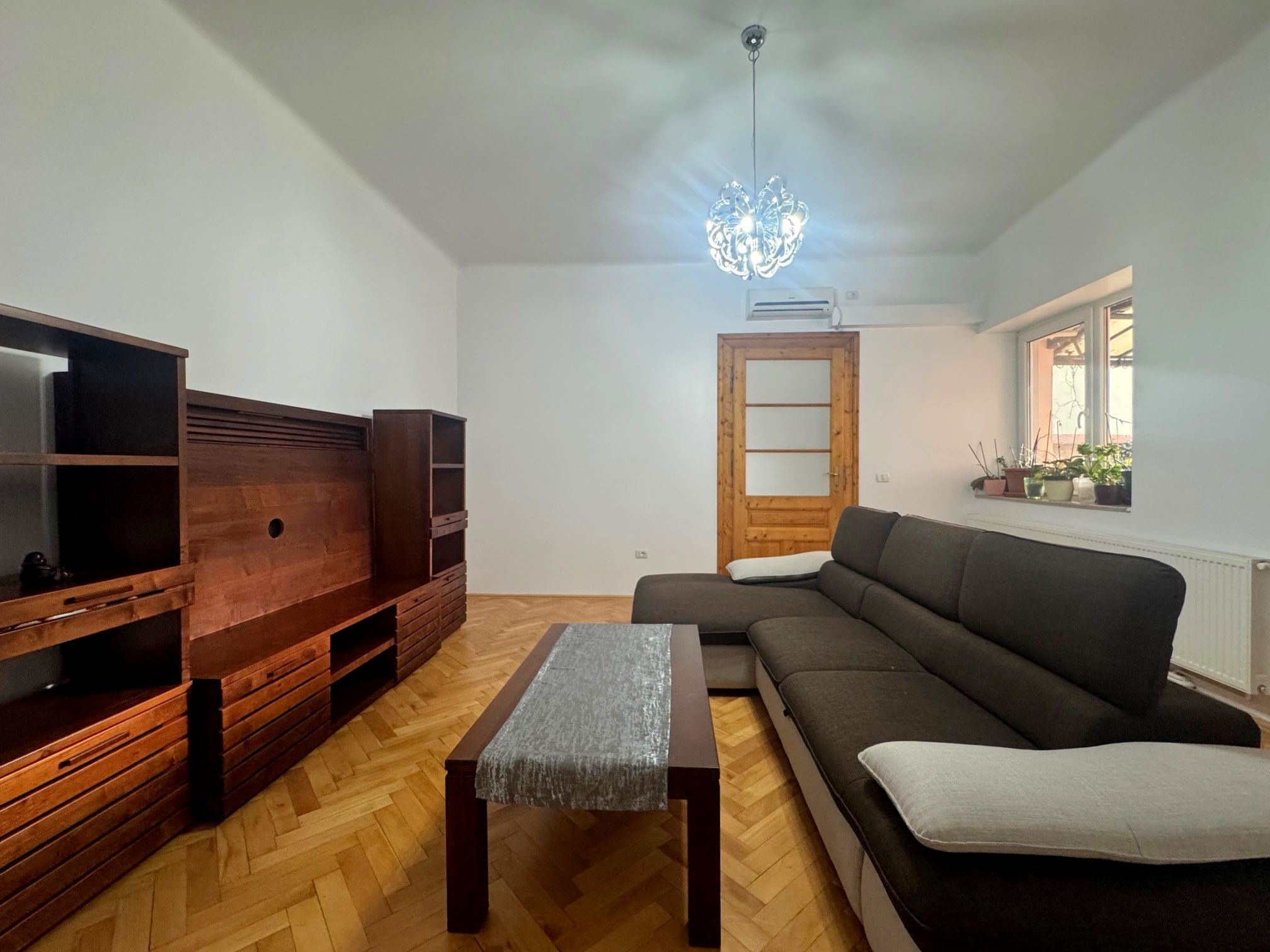 Apartament la casa 4 camere pretabil rezidential sau birouri — fotografia 1