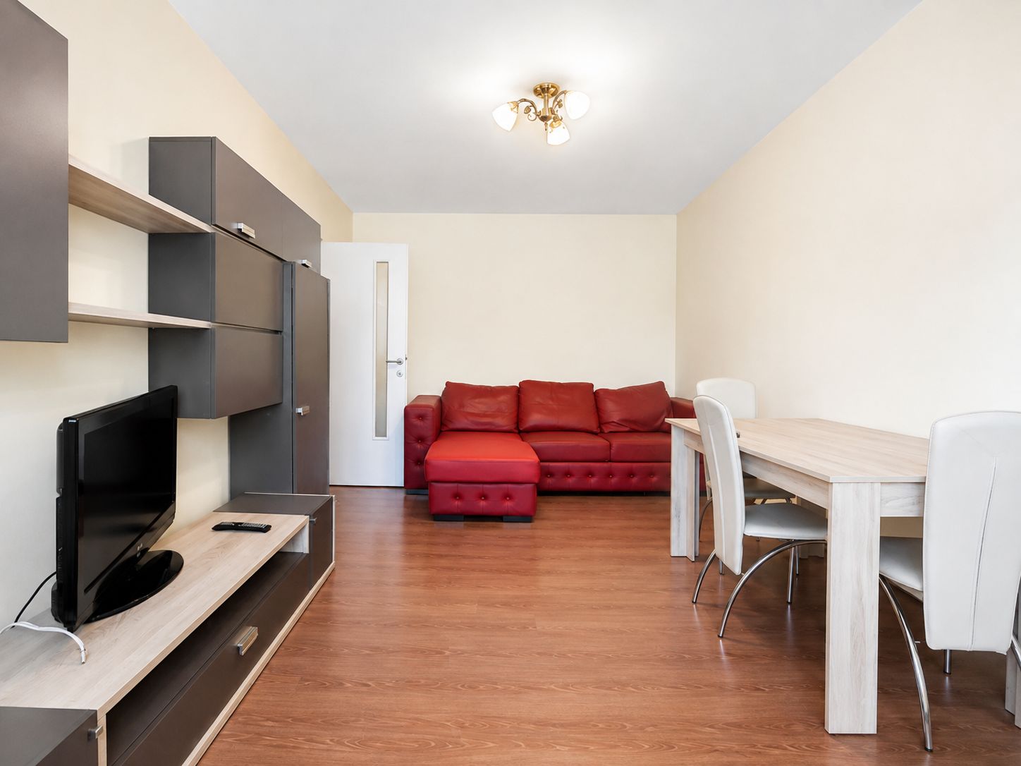 Apartament spatios de închiriat cu 3 camere - zona Iosefin / Piata Iuliu Maniu — fotografia 2