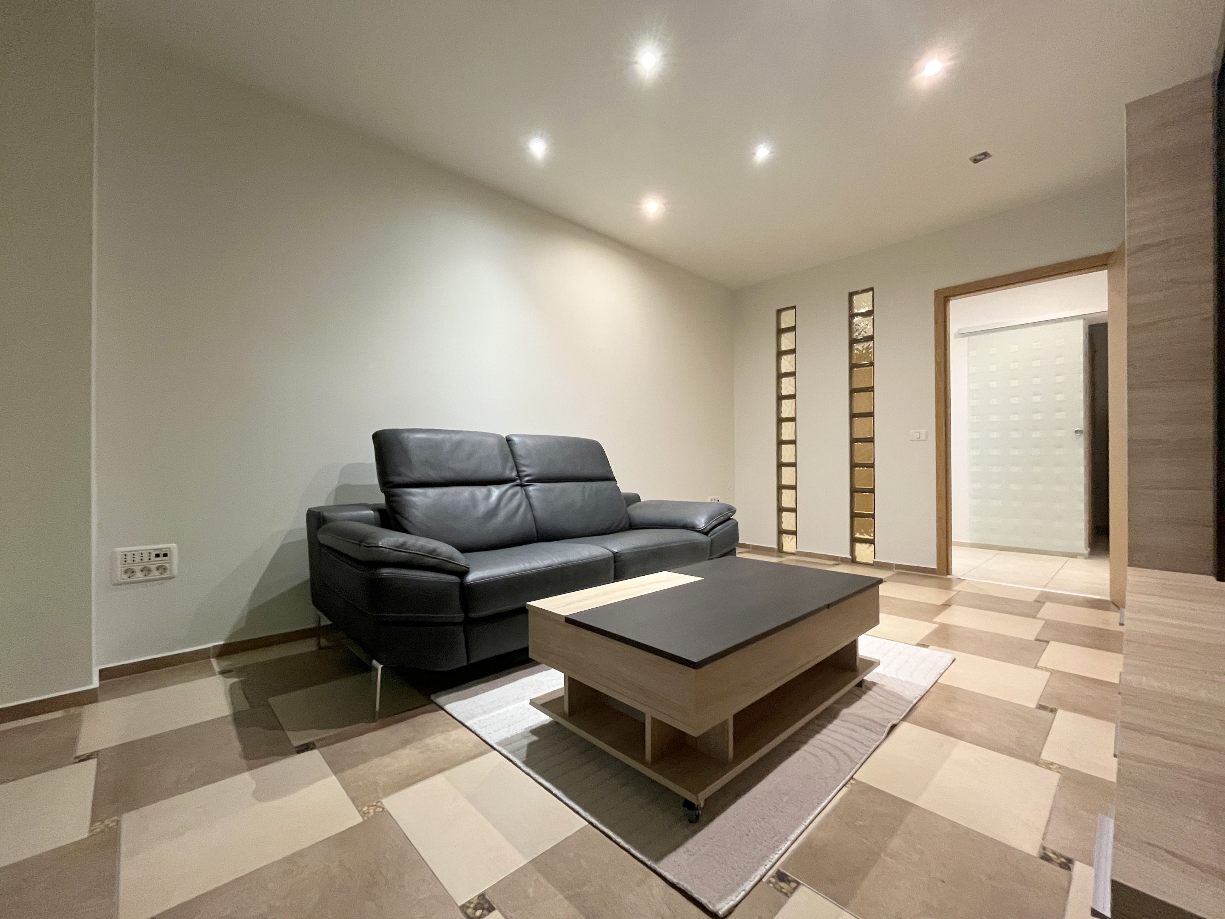 Apartament de închiriat – zonă ultracentrală, prima închiriere — fotografia 1