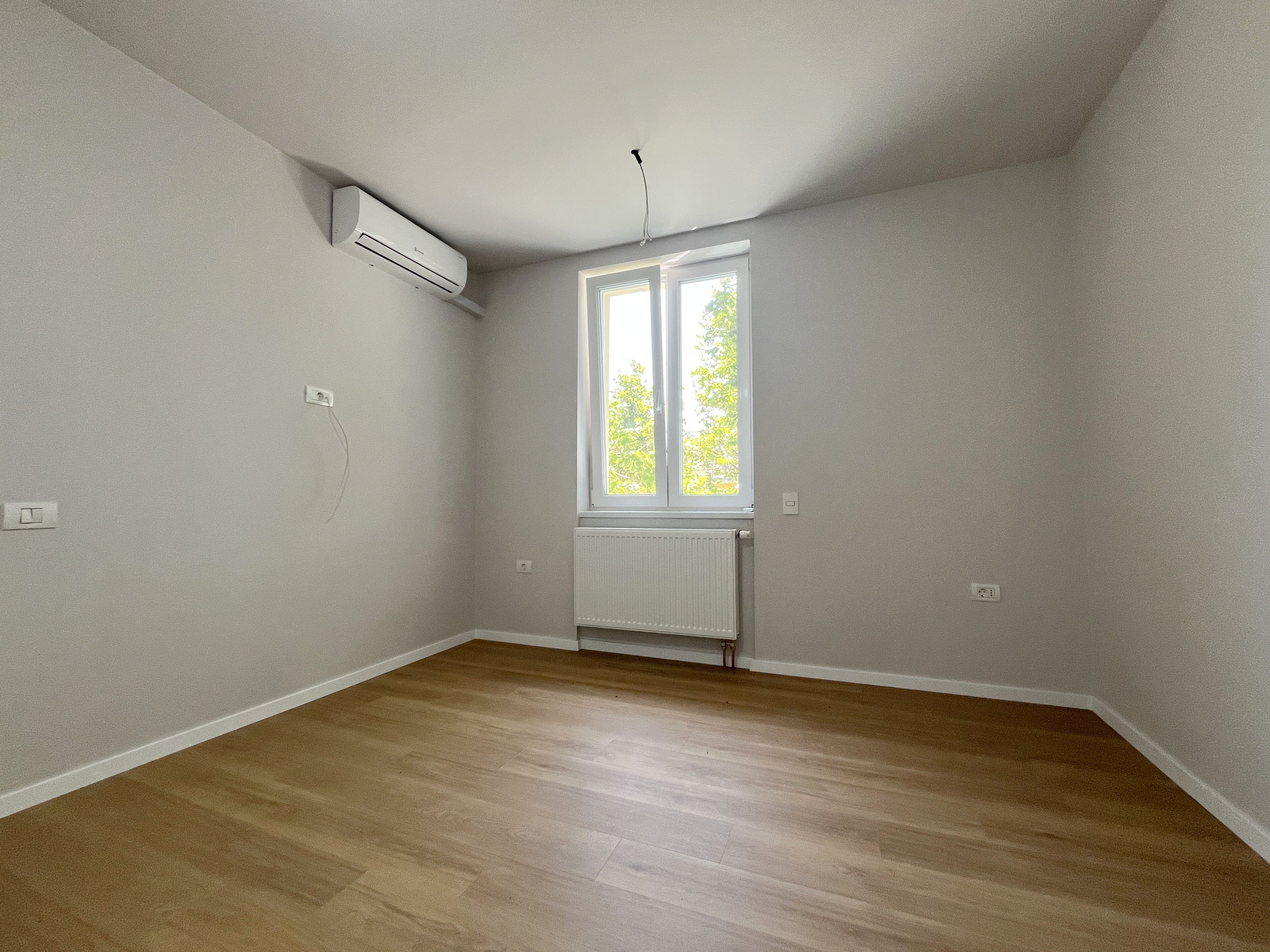 Apartament cu 3 camere de închiriat, zonă ultracentrală — fotografia 2