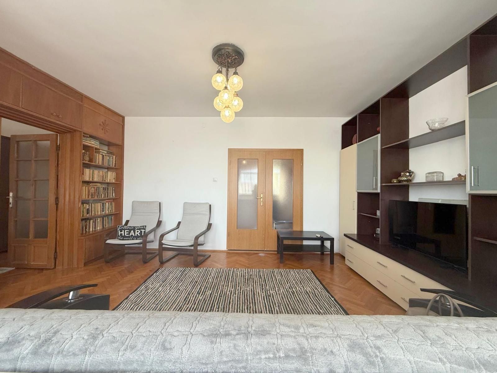 Apartament 3 camere de inchiriat, str. Bucuresti — fotografia 1