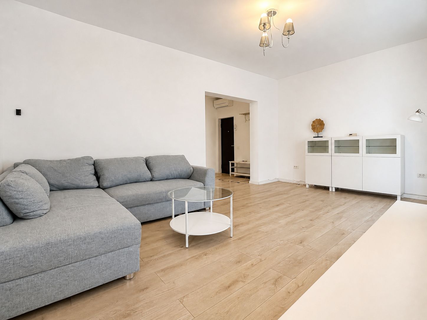 Apartament spatios 3 camere, garaj si boxa, zona de case – Complex Studentesc — fotografia 1